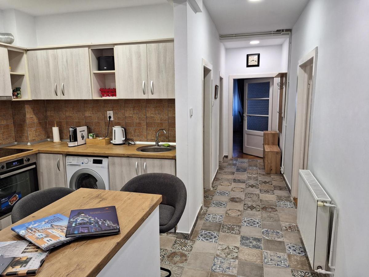 Black Eagle Central Unirii Square, 2 King Size Bedrooms, Free Private Parking Орадеа Екстериор снимка