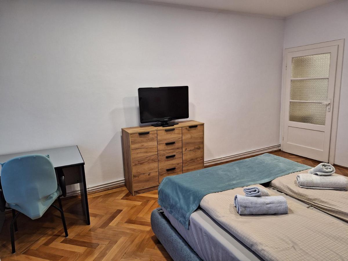 Black Eagle Central Unirii Square, 2 King Size Bedrooms, Free Private Parking Орадеа Екстериор снимка