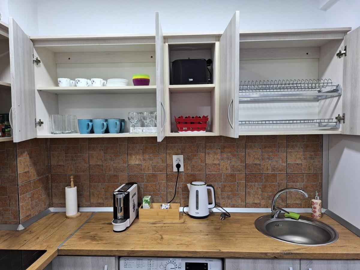 Black Eagle Central Unirii Square, 2 King Size Bedrooms, Free Private Parking Орадеа Екстериор снимка