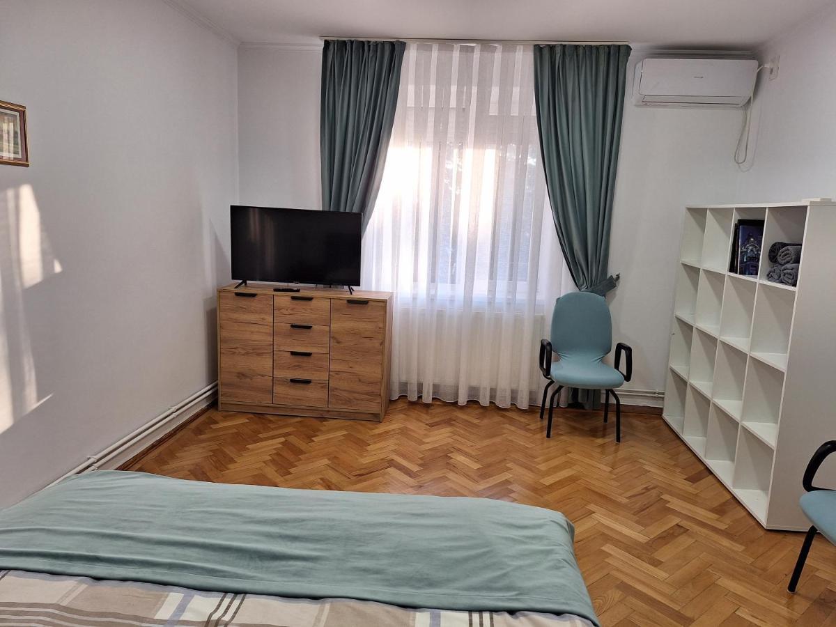 Black Eagle Central Unirii Square, 2 King Size Bedrooms, Free Private Parking Орадеа Екстериор снимка