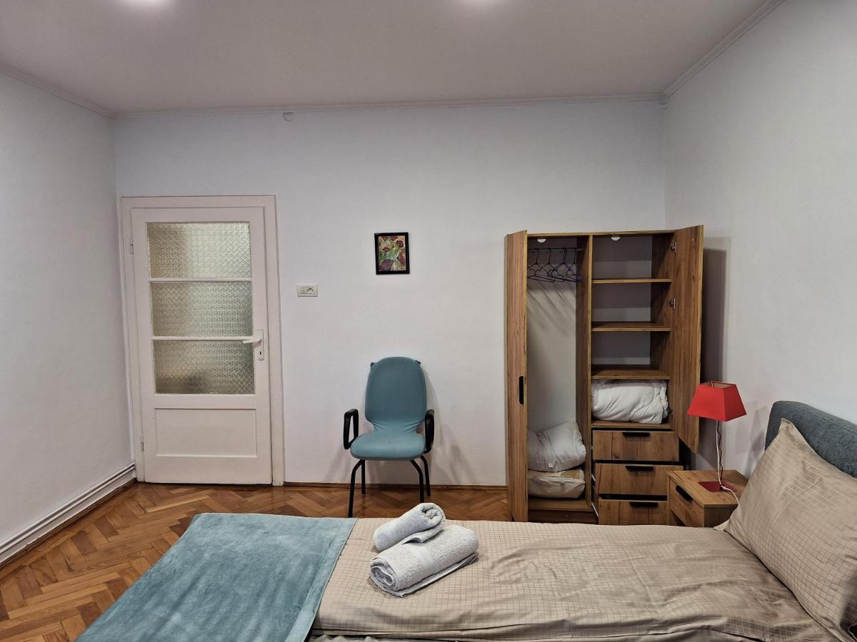 Black Eagle Central Unirii Square, 2 King Size Bedrooms, Free Private Parking Орадеа Екстериор снимка