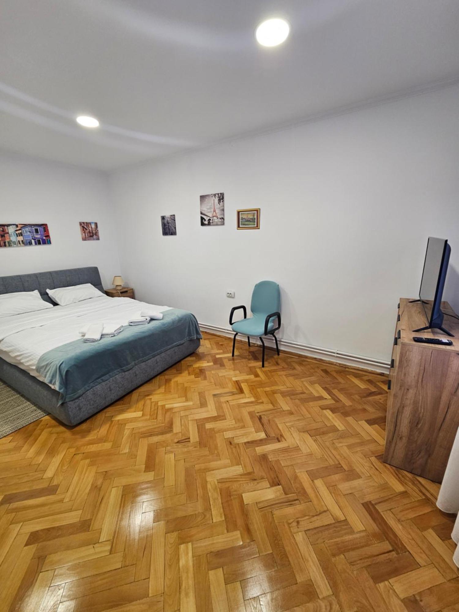 Black Eagle Central Unirii Square, 2 King Size Bedrooms, Free Private Parking Орадеа Екстериор снимка